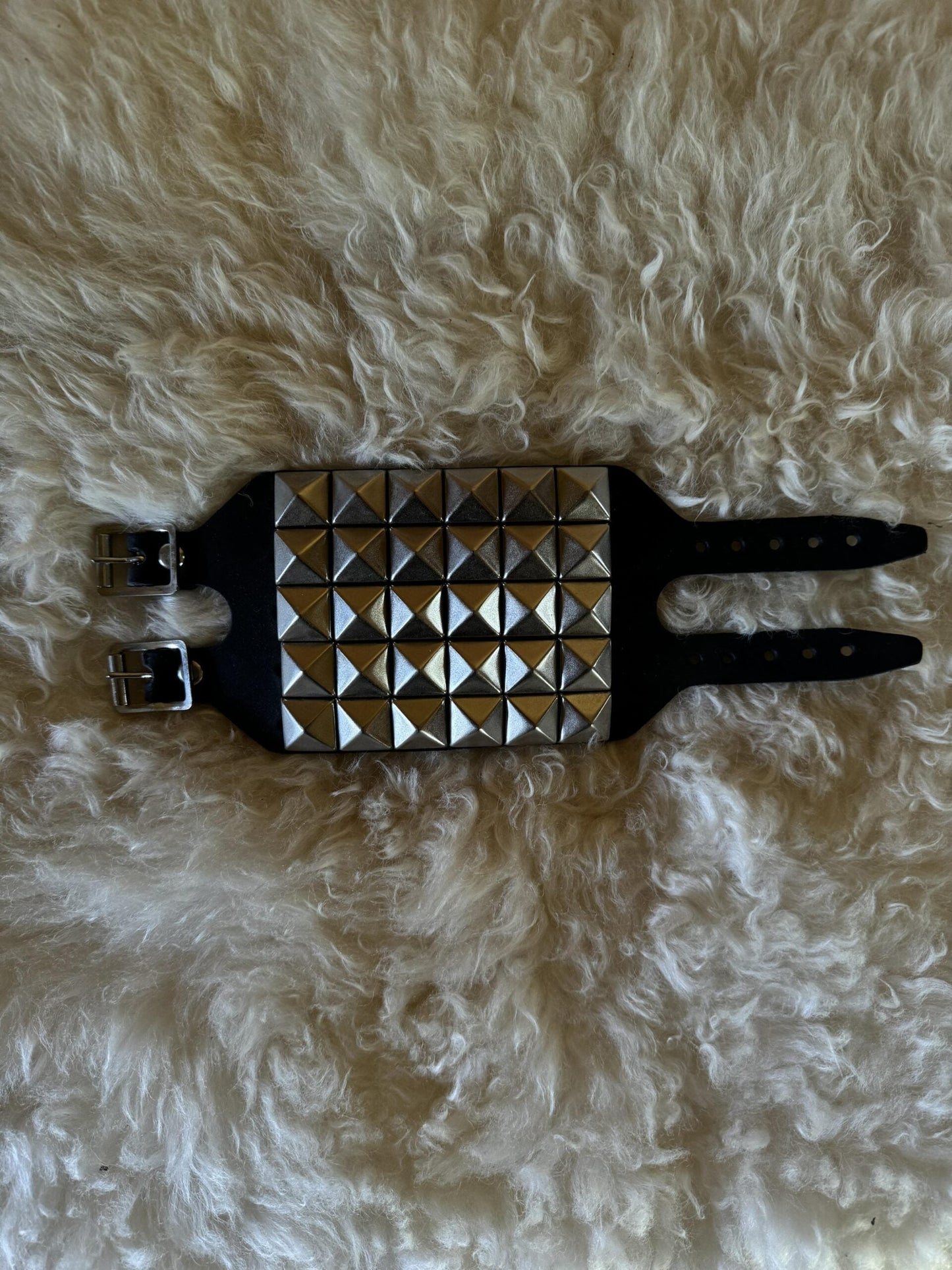 5 ROW PYRAMID WRISTBAND