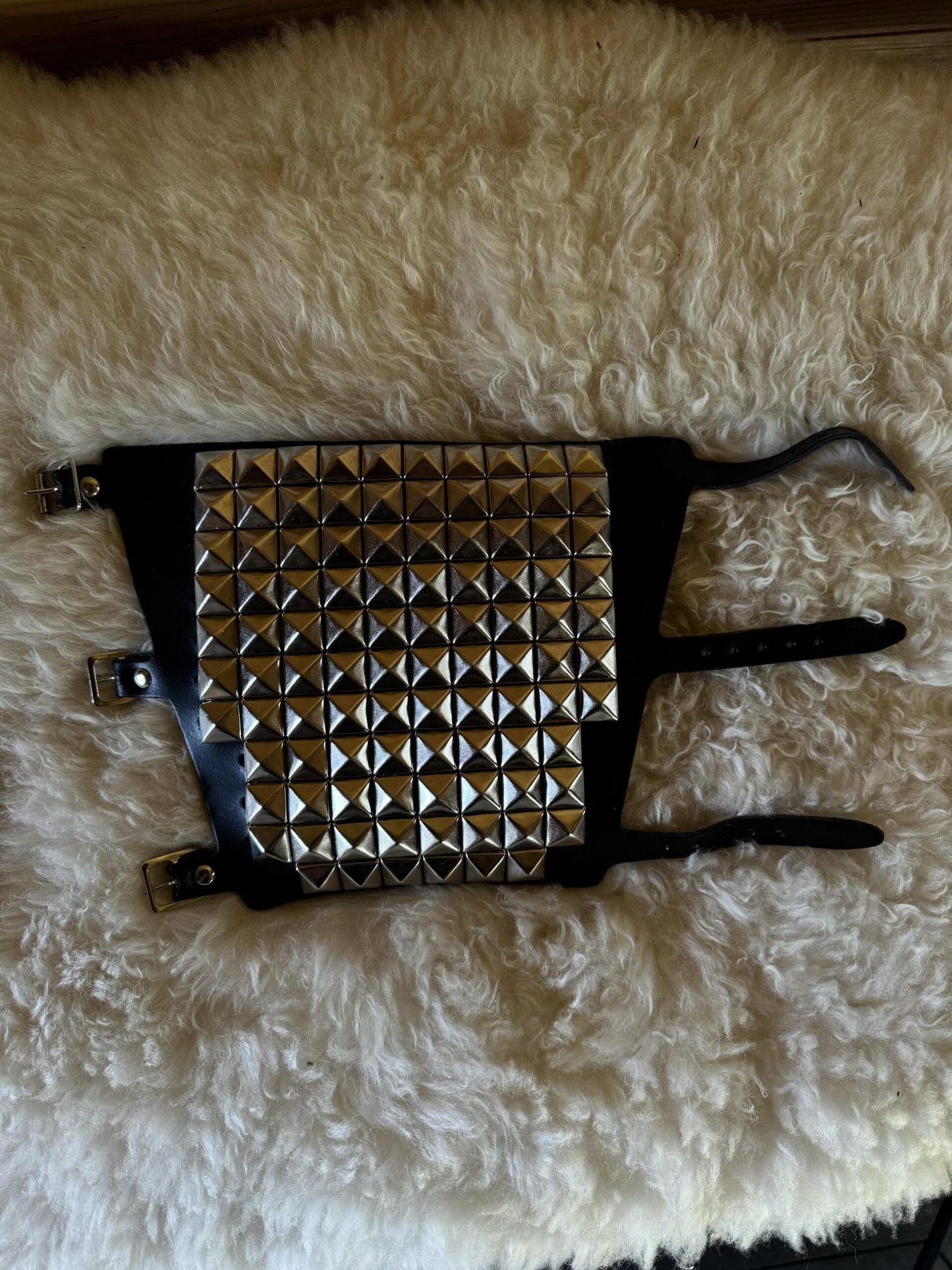 11 ROW PYRAMID WRISTBAND