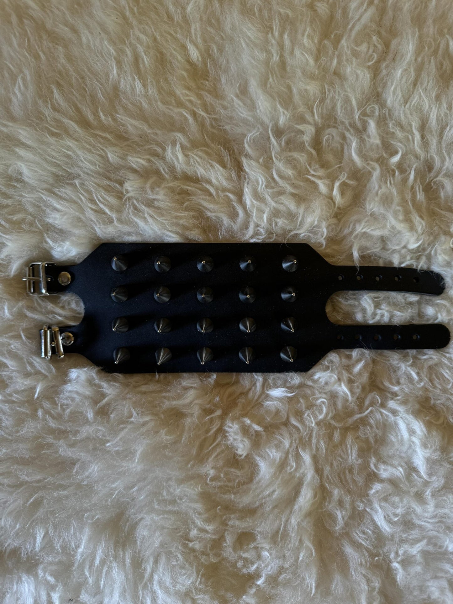4 ROW SMALL SCREW CONE WRISTBAND