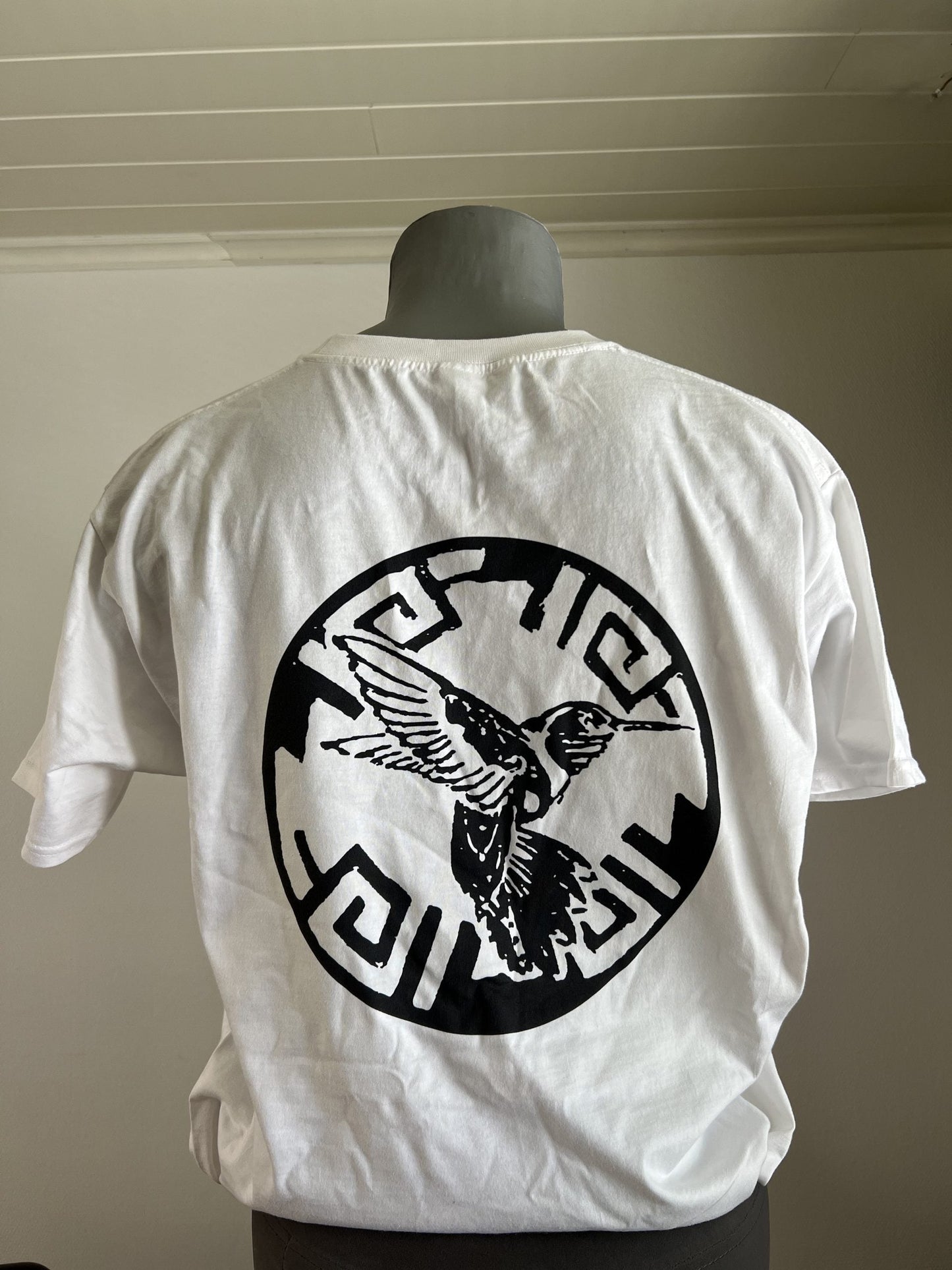 MAQUAHUITL "CON SU PISTOLA EN LA MANO" WHITE T-SHIRT