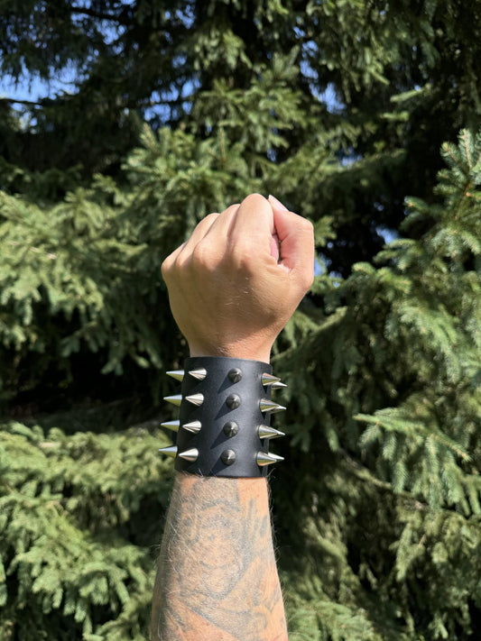 4 ROW SMALL SCREW CONE WRISTBAND