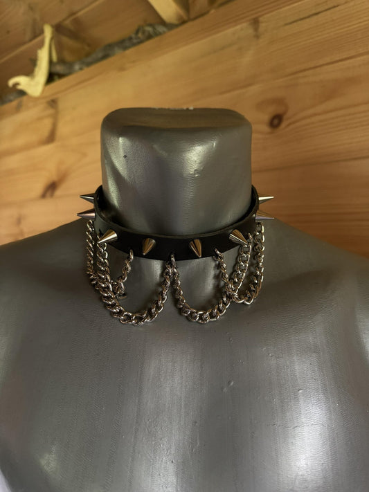 SMALL SCREW CONE AND CHAIN NECKBAND