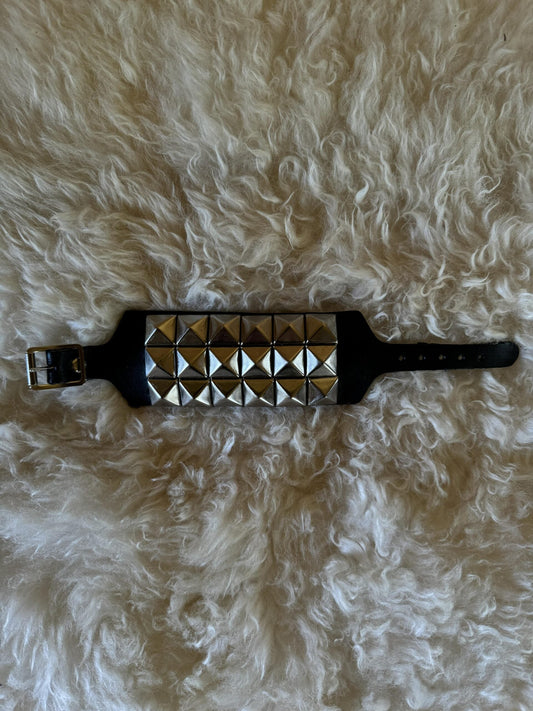 3 ROW PYRAMID WRISTBAND
