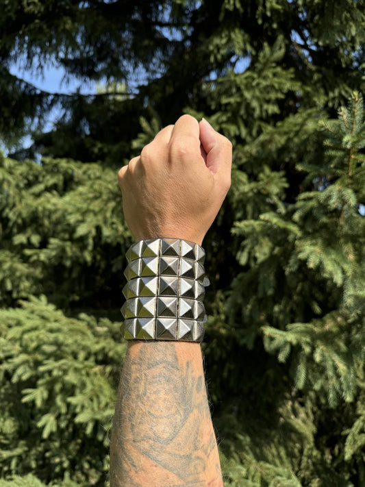 5 ROW PYRAMID WRISTBAND